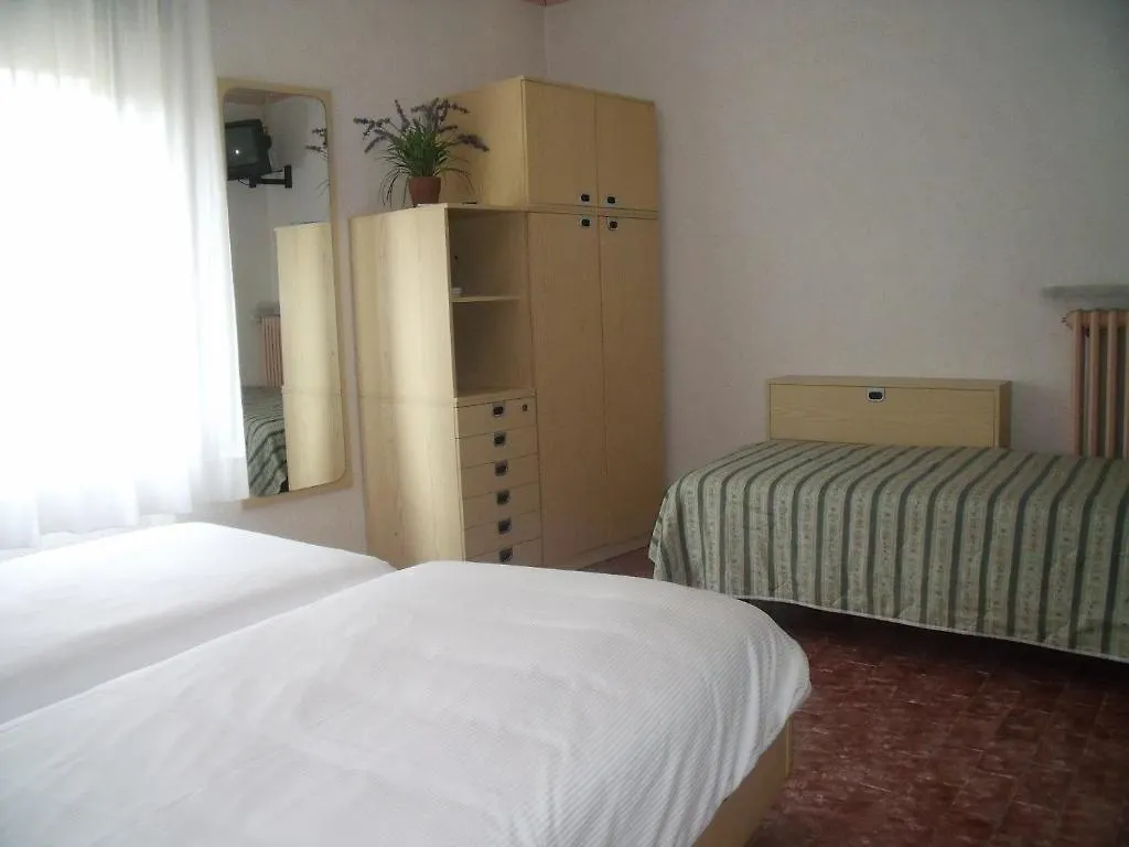 **  Hotel Alla Noce Limone sul Garda Italia